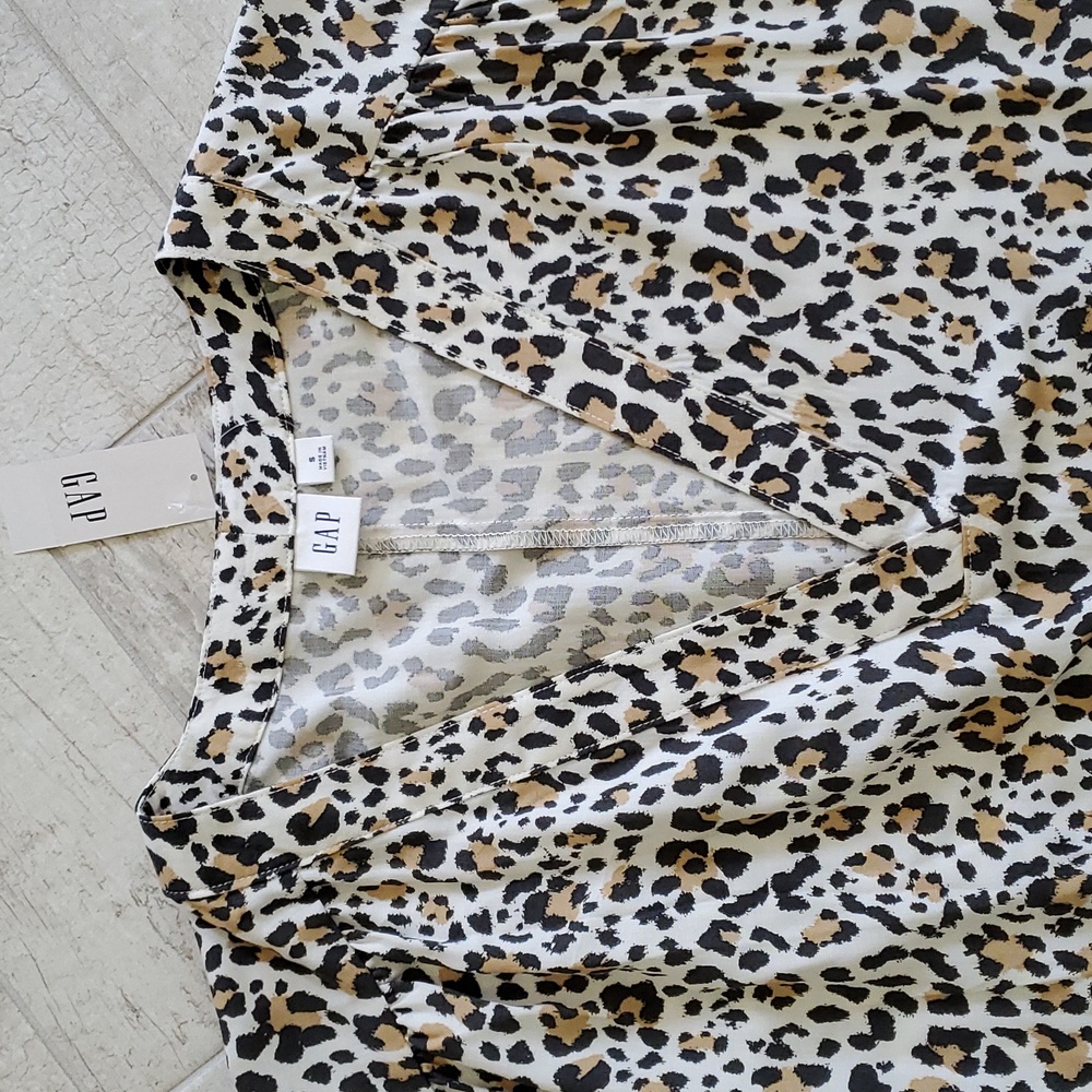 NWT Gap Women's Small White Leopard Cheetah Print Dress Short Sleeve V Neck
